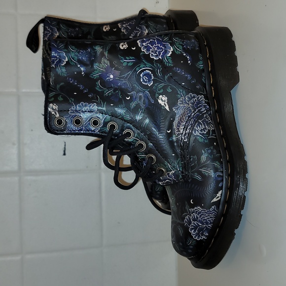 Dr. Martens Shoes - Dr. Martens UK 4 US lds 6 black/floral